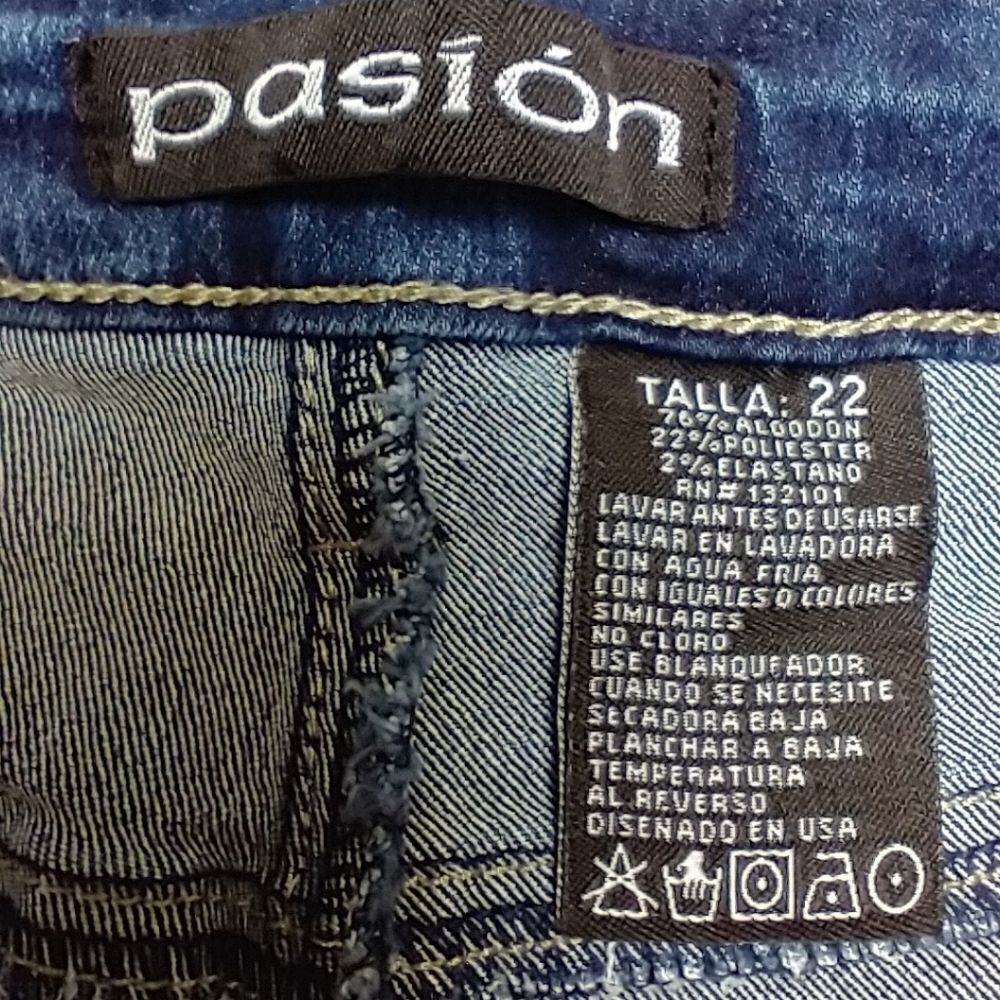 Pasion Plus Size Distressed Stretchy Denim Shorts. - Picture 4 of 14